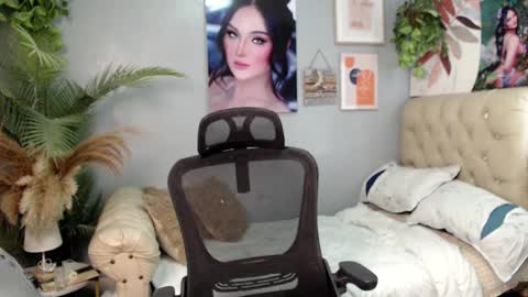girlnamenicole online show from January 5, 2025, 3:43 am