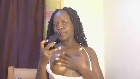 Snapshot of sweet_peachiee chatting on June 3, 2026, 12:02 am sweet peachy online show from June 3, 2026, 12:02 am