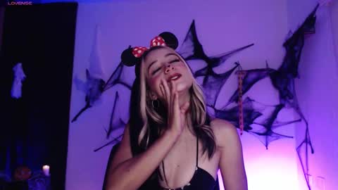 Snapshot of sweet_penny_ chatting on October 19, 2025, 9:26 pm Penny  online show from October 19, 2025, 9:26 pm