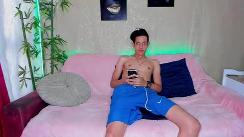 Start 18 year  Noa 19 year online show from February 22, 2025, 8:42 pm