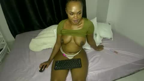 Snapshot of sweet_spoon chatting on January 5, 2026, 6:55 pm Nina online show from January 5, 2026, 6:55 pm