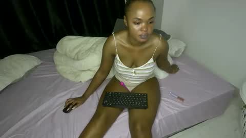 Snapshot of sweet_spoon chatting on January 7, 2026, 5:48 pm Nina online show from January 7, 2026, 5:48 pm