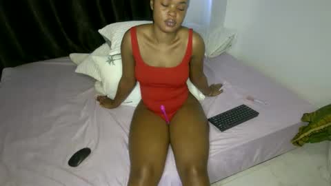 Snapshot of sweet_spoon chatting on January 9, 2026, 5:32 am Nina online show from January 9, 2026, 5:32 am