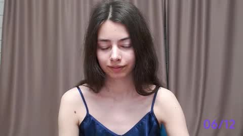 Snapshot of sweet_sweet_angel chatting on December 6, 2024, 2:06 pm Angel online show from December 6, 2024, 2:06 pm