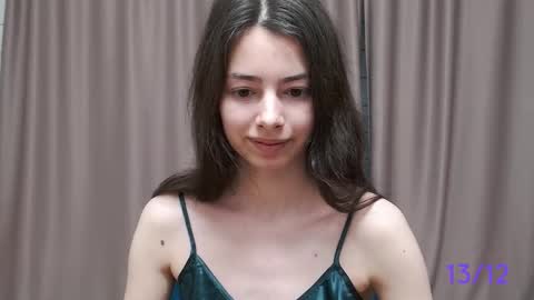 Snapshot of sweet_sweet_angel chatting on December 13, 2024, 11:45 am Angel online show from December 13, 2024, 11:45 am