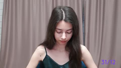 Snapshot of sweet_sweet_angel chatting on December 31, 2024, 5:22 am Angel online show from December 31, 2024, 5:22 am