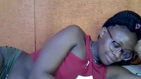 Snapshot of sweet_zarah chatting on April 17, 2026, 1:30 am sweet_zarah online show from April 17, 2026, 1:30 am