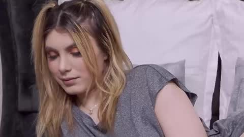 Anisia online show from April 16, 2026, 6:25 am