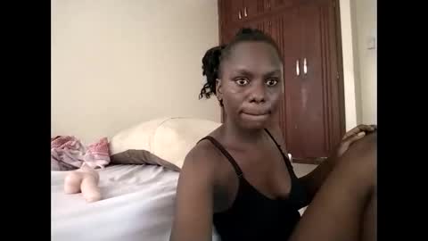 Lunargirl online show from February 5, 2026, 9:25 am