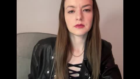 Snapshot of sweetbluebirds chatting on April 14, 2026, 7:20 pm SweetBlueBirds online show from April 14, 2026, 7:20 pm