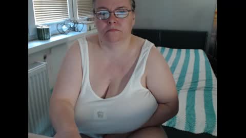 Snapshot of sweetboobs85h chatting on May 16, 2026, 10:36 am Sweetboobs85h online show from May 16, 2026, 10:36 am