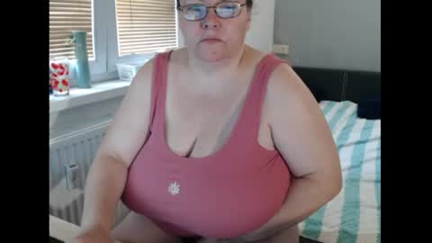 Sweetboobs85h online show from July 6, 2026, 3:14 pm