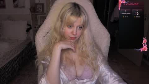 Snapshot of sweetcheecksmolly chatting on April 6, 2026, 5:03 pm Lisa online show from April 6, 2026, 5:03 pm
