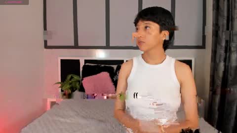 Eva Short hair girl  - Victoria Long red hair online show from May 5, 2026, 10:40 pm
