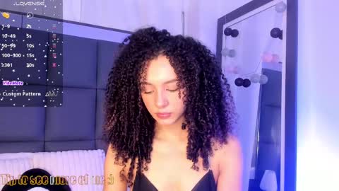 Snapshot of sweetcurly1 chatting on September 20, 2025, 10:27 am M I A online show from September 20, 2025, 10:27 am