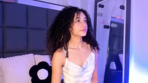 Snapshot of sweetcurly1 chatting on September 25, 2025, 11:25 am M I A online show from September 25, 2025, 11:25 am