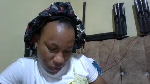 sweetdiva2012 online show from October 12, 2025, 2:10 am