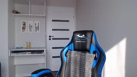 Emma  online show from March 19, 2026, 8:07 am