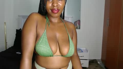 Snapshot of sweetice_01 chatting on April 28, 2026, 4:28 am euny online show from April 28, 2026, 4:28 am