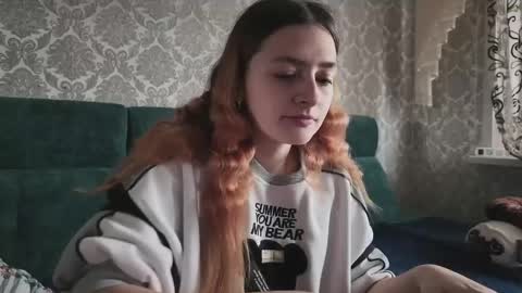 sweetliaison online show from April 19, 2026, 5:51 am