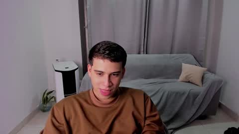 Snapshot of sweetlian_04 chatting on February 19, 2025, 3:06 am Lian online show from February 19, 2025, 3:06 am