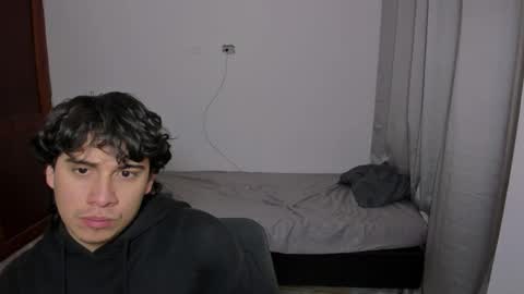 Snapshot of sweetlian_04 chatting on October 6, 2025, 4:10 am Lian online show from October 6, 2025, 4:10 am