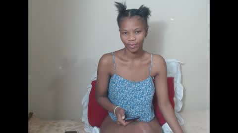 sweetlipss_ online show from September 19, 2025, 7:58 pm