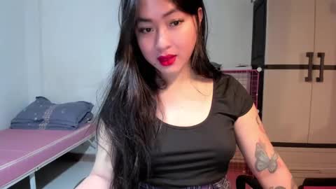 Snapshot of sweetlovepinay04 chatting on December 5, 2024, 4:23 pm Zoe online show from December 5, 2024, 4:23 pm