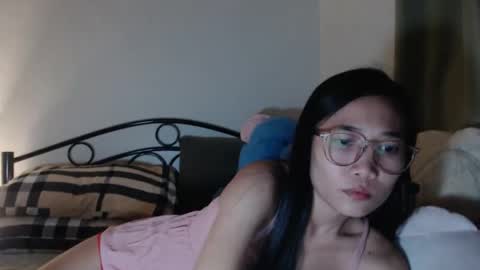 sweetmeeoowe_69 online show from March 22, 2026, 7:28 pm
