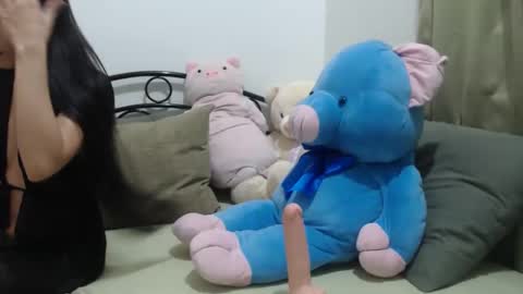 sweetmeeoowe_69 online show from April 8, 2026, 4:07 pm