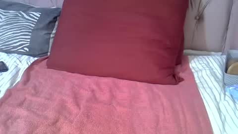 sweetmellowx1 online show from March 12, 2025, 4:02 pm