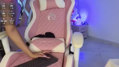 Mia  online show from March 3, 2025, 5:07 pm