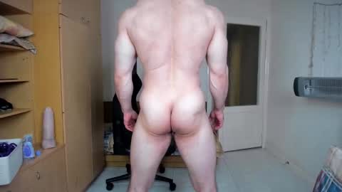 Snapshot of sweetmuscles_boy chatting on June 5, 2026, 5:58 am Lorenzo online show from June 5, 2026, 5:58 am