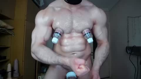 Snapshot of sweetmuscles_boy chatting on July 9, 2026, 7:23 am Lorenzo online show from July 9, 2026, 7:23 am