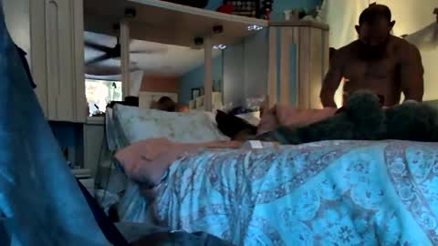 WeAim2PZzz online show from March 10, 2025, 11:53 am