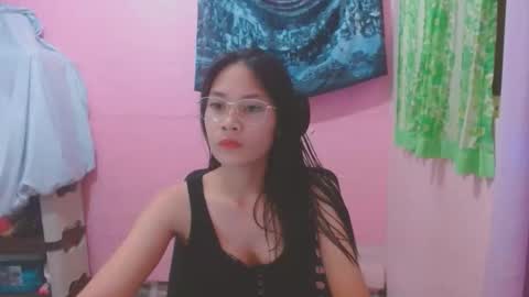 Mia online show from May 14, 2026, 12:12 pm