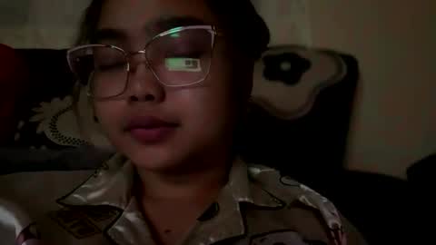 sweetspicyy online show from April 4, 2026, 2:03 pm