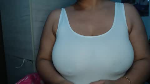 sweett_candy1 online show from October 7, 2025, 2:20 am