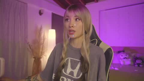 Cat independent model  online show from March 5, 2025, 6:23 am