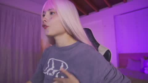 Cat independent model  online show from March 12, 2025, 6:18 am