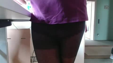 sweetviola online show from April 2, 2026, 1:09 pm