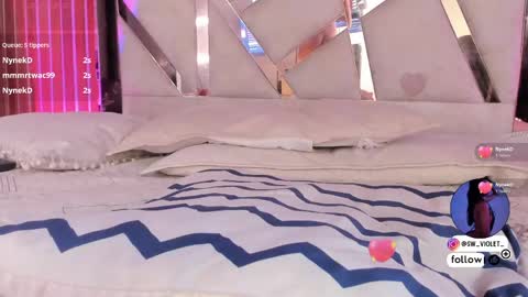 sweetviolet___ online show from May 11, 2026, 4:04 pm