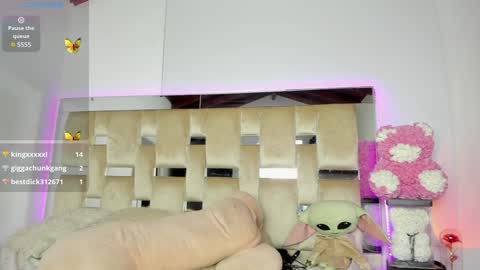  independent model  online show from January 11, 2025, 1:06 am