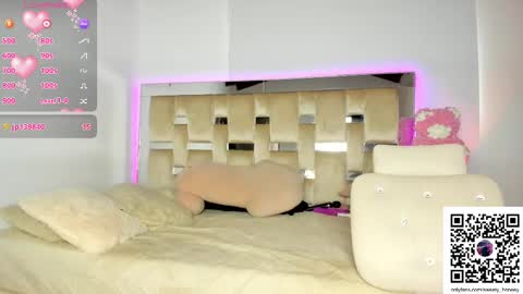  independent model  online show from February 15, 2025, 5:50 pm