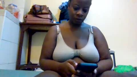 Snapshot of sweetyass25 chatting on June 18, 2026, 5:51 am sweetyass25 online show from June 18, 2026, 5:51 am