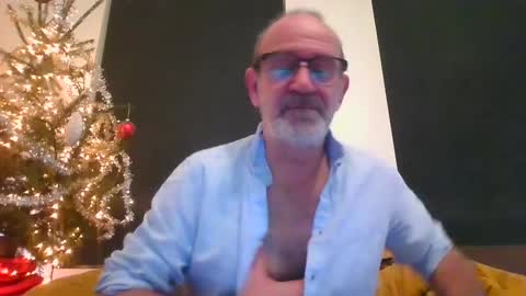 Snapshot of swimmi70 chatting on January 15, 2025, 6:29 pm swimmi70 online show from January 15, 2025, 6:29 pm