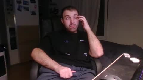 Snapshot of swislut chatting on May 27, 2026, 7:33 pm swislut online show from May 27, 2026, 7:33 pm