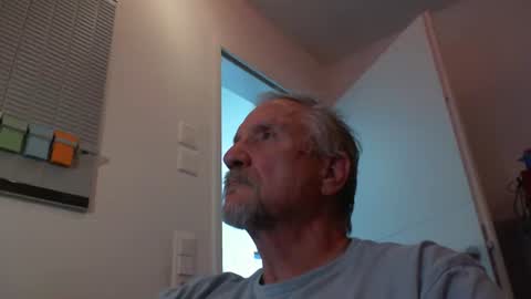 Snapshot of swiss_german_01 chatting on October 28, 2025, 12:09 pm swiss_german_01 online show from October 28, 2025, 12:09 pm