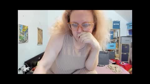 switchlorenx online show from December 2, 2024, 11:51 pm