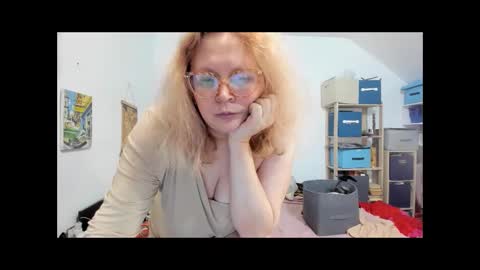 switchlorenx online show from December 4, 2024, 11:35 pm